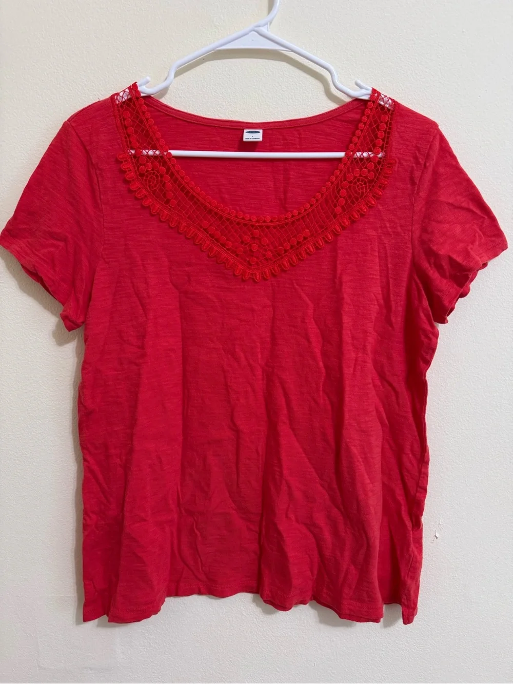 Old Navy Women’s Red Crochet Trim Short Sleeve Top - Picture 1 of 4